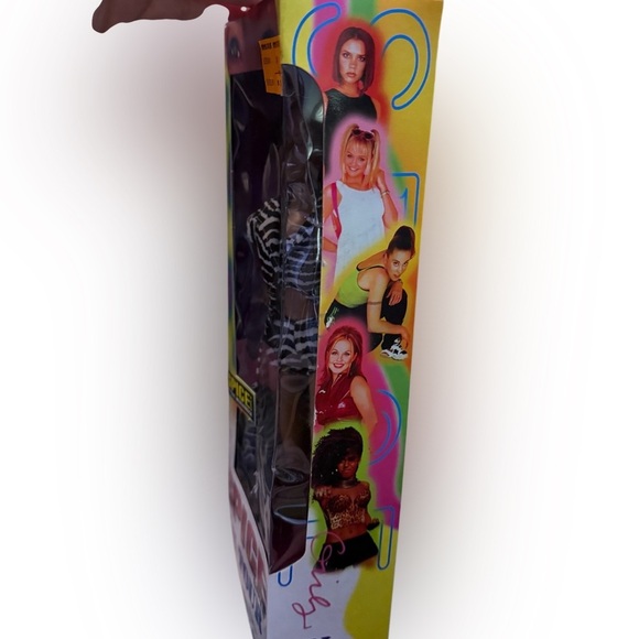 Spice Girls “On Tour” Doll - Mel B. (Scary Spice) - 1997 Galoob NIB - Picture 3 of 5